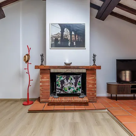 Casa Degli Adelardi - Rooftop View & Historic Charm * Μόντενα