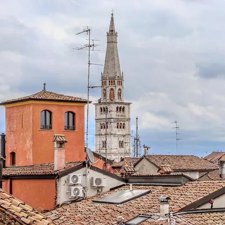 Διαμέρισμα Casa Degli Adelardi - Rooftop View & Historic Charm Μόντενα